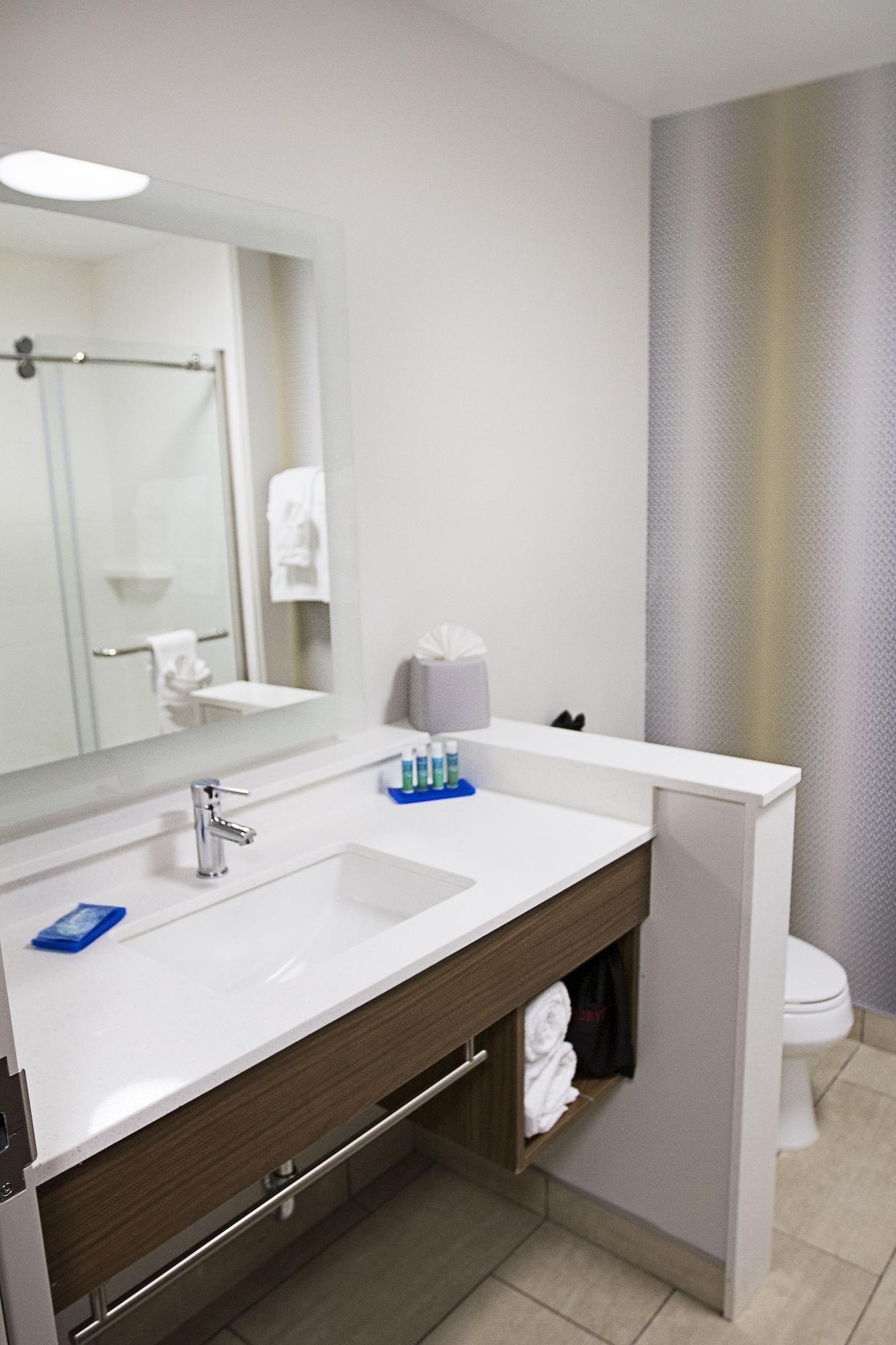 Holiday Inn Express & Suites Greenwood Mall By Ihg Εξωτερικό φωτογραφία