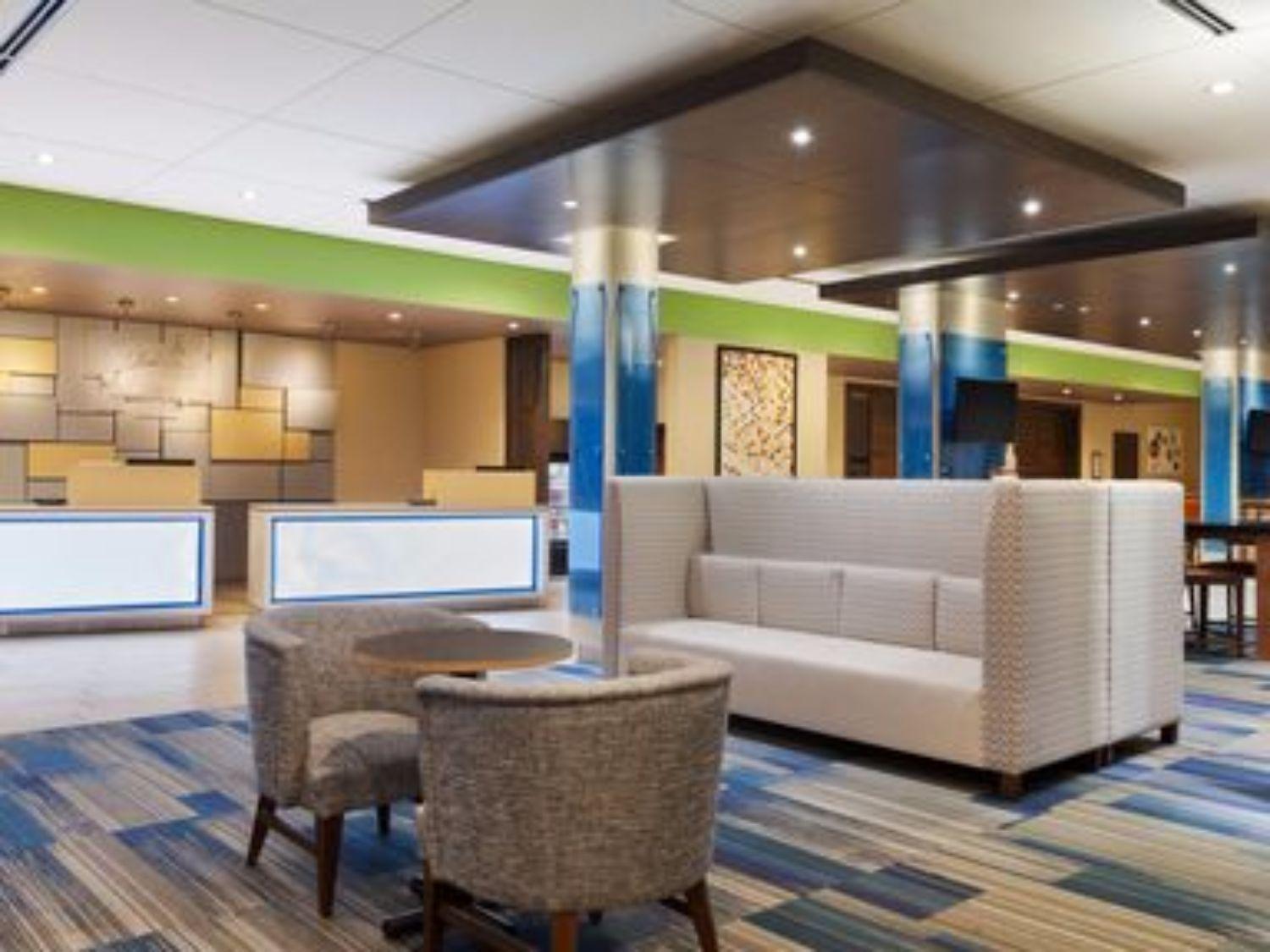 Holiday Inn Express & Suites Greenwood Mall By Ihg Εξωτερικό φωτογραφία