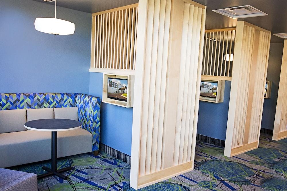 Holiday Inn Express & Suites Greenwood Mall By Ihg Εξωτερικό φωτογραφία