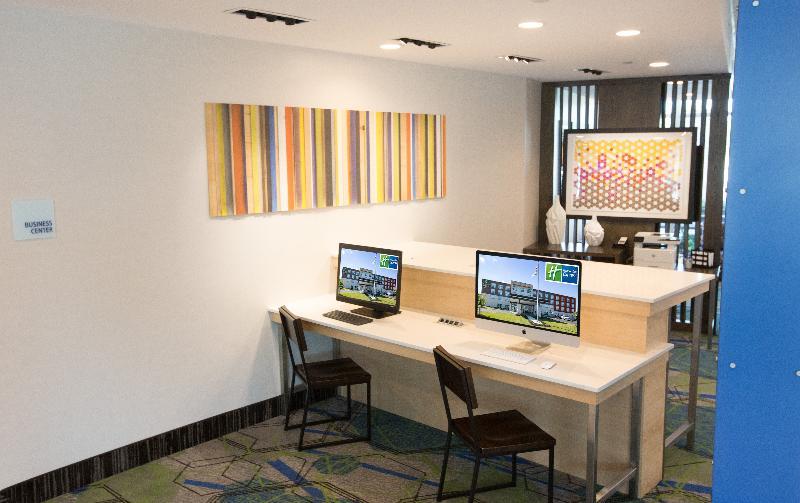 Holiday Inn Express & Suites Greenwood Mall By Ihg Εξωτερικό φωτογραφία